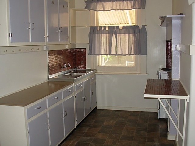 Walk to the Willunga markets every week! Picture 2