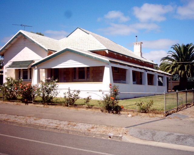 Walk to the Willunga markets every week! Picture 1