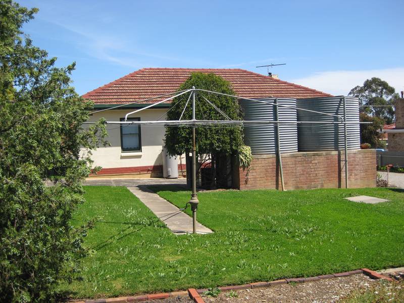 3 bedroom character home in the heart of McLaren Vale. Picture 3