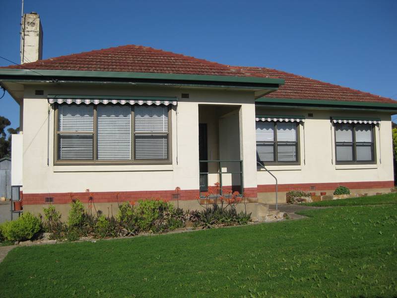 3 bedroom character home in the heart of McLaren Vale. Picture 1