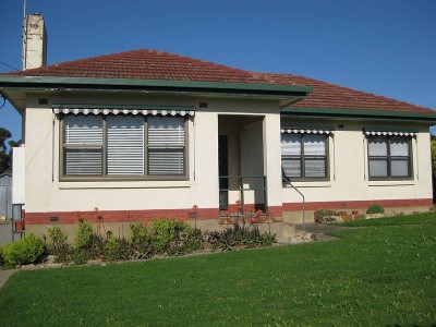 3 bedroom character home in the heart of McLaren Vale. Picture