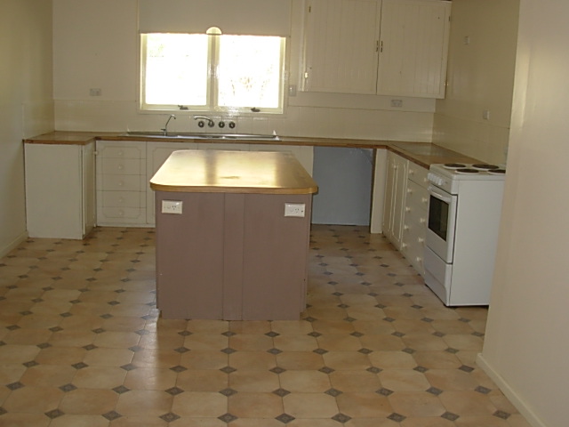 Three bedroom home with the perfect timber deck for entertaining Picture 3