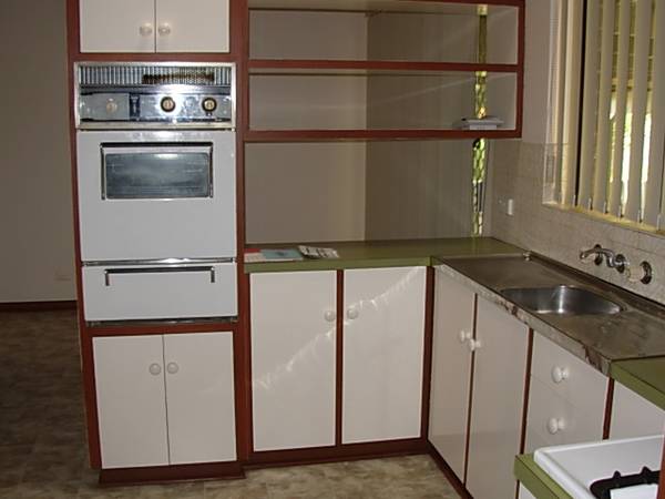 Neat Three bedroom home with Heating & Cooling Picture 2