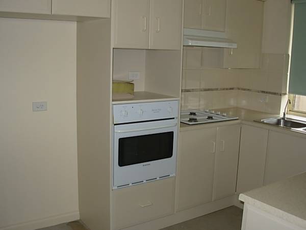 Three Bedroom home with Ducted Heating & Cooling Picture 3