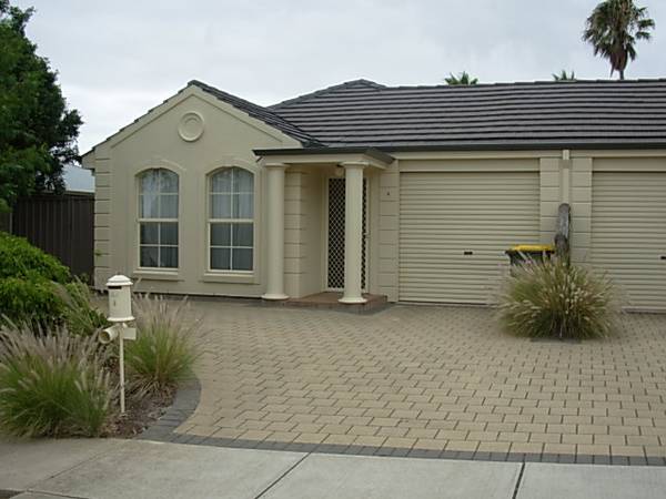 Three Bedroom home with Ducted Heating & Cooling Picture 1