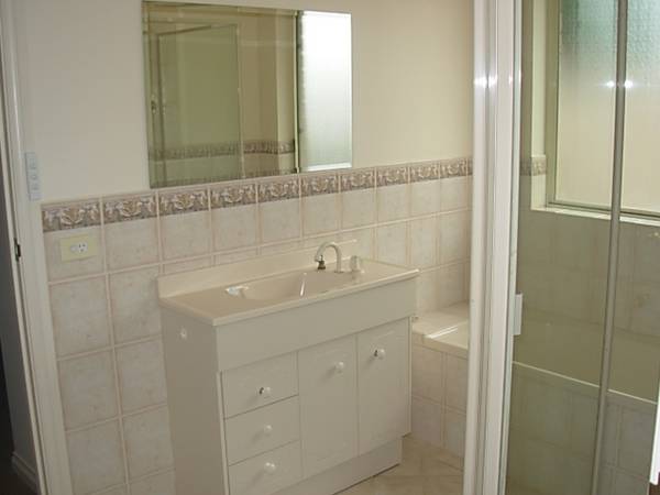 Three Bedroom home with Ducted Heating & Cooling Picture 2