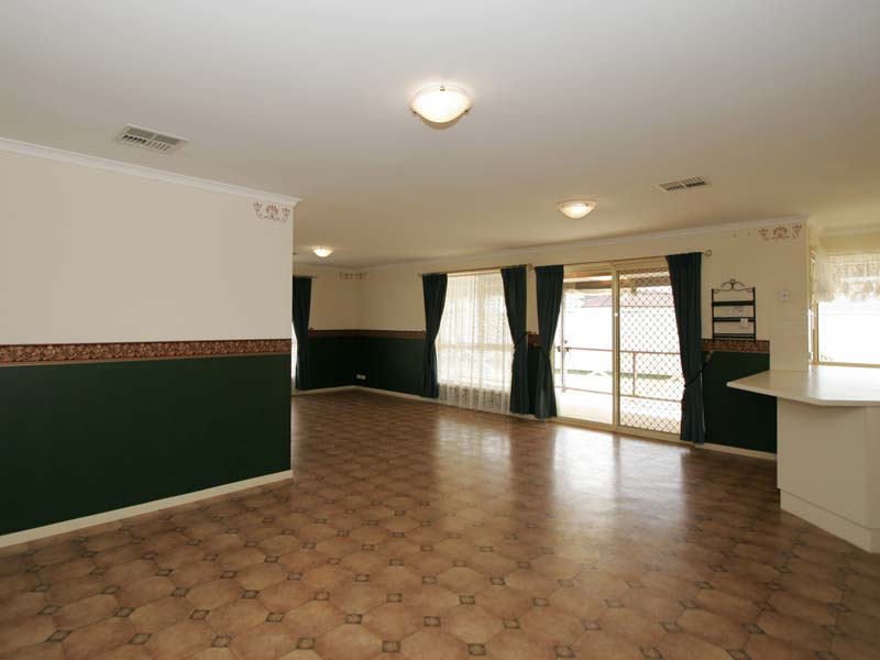 Four Bedroom Home with Ensuite, Family Room, Heating & Cooling Picture 3