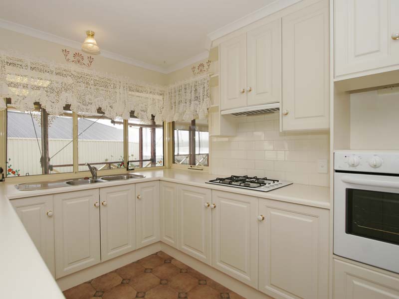 Four Bedroom Home with Ensuite, Family Room, Heating & Cooling Picture 2