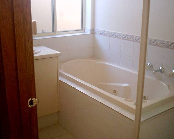 Three Bedroom Home with Ensuite Picture 3