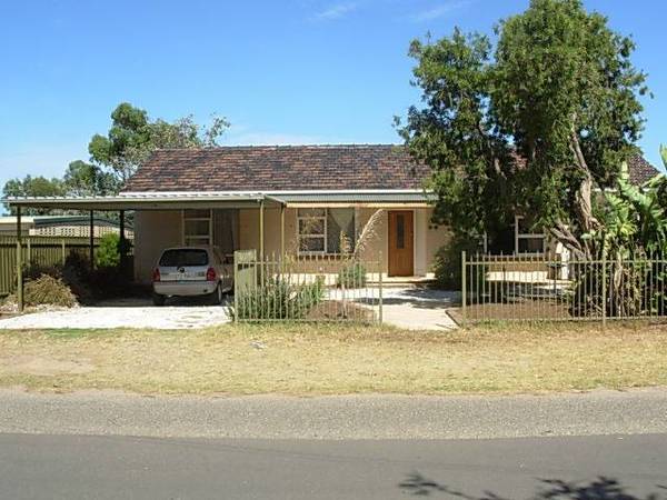 Three Bedroom home with Heating & Cooling Picture 1