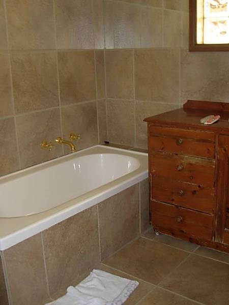 Three Bedroom home with Heating & Cooling Picture 3