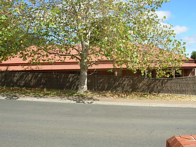 Four bedroom home with Ensuite, Family Room & Air Conditioning. Picture 1