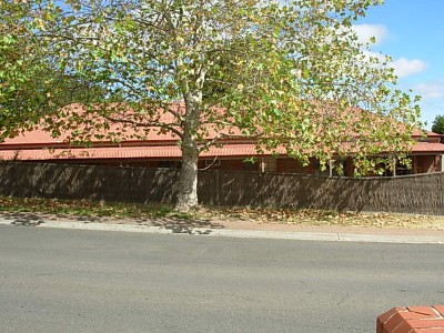 Four bedroom home with Ensuite, Family Room & Air Conditioning. Picture