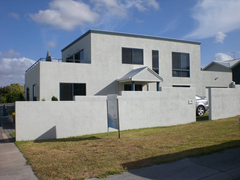 Stunning Seaside Home Picture 2