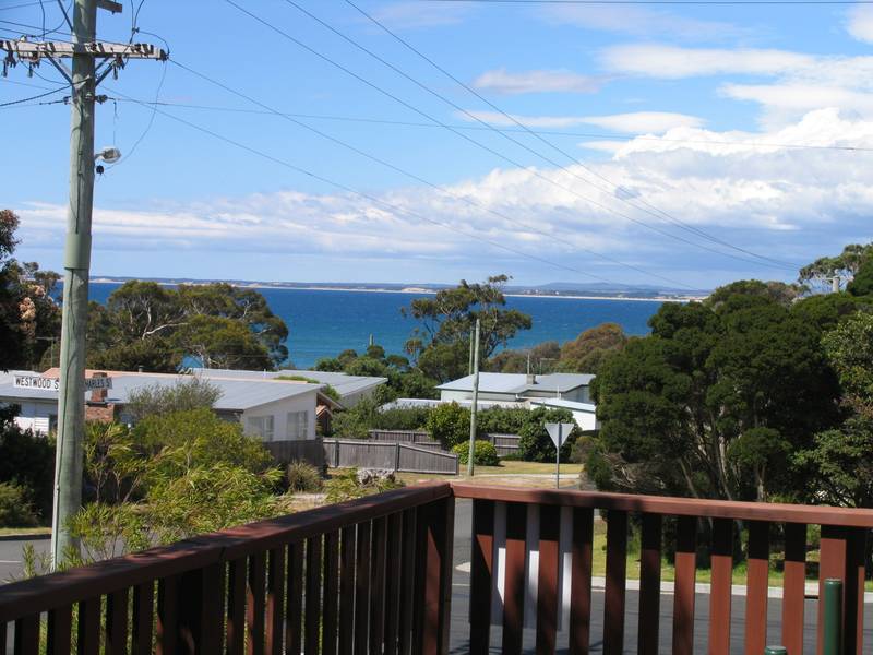 2 Minute Walk To Beach - Prime Position Picture 1