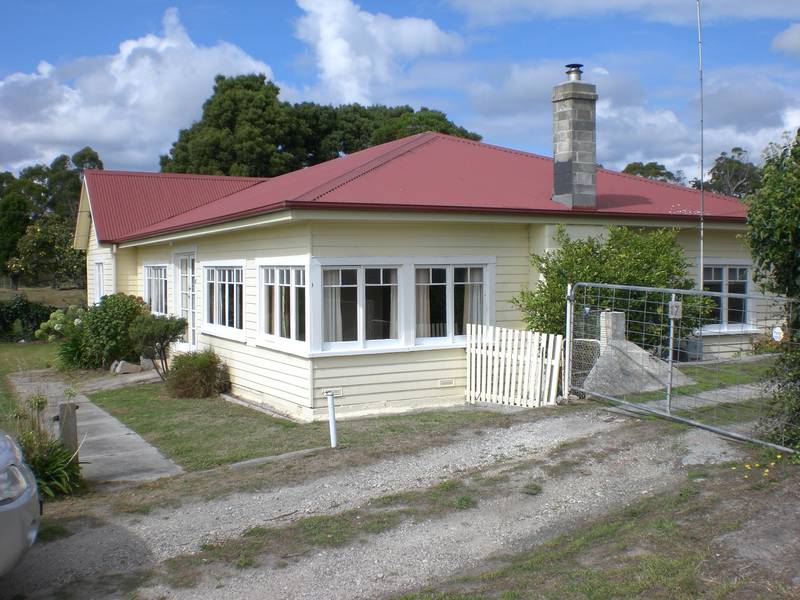 Solid Character Home - Near Waterfront Picture 3