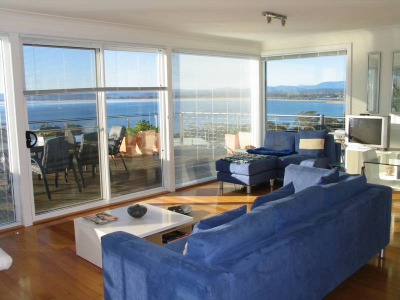 Spectacular Views - Fully Renovated Home Picture 3