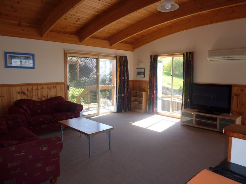 Fully Furnished Holiday Unit Picture 2