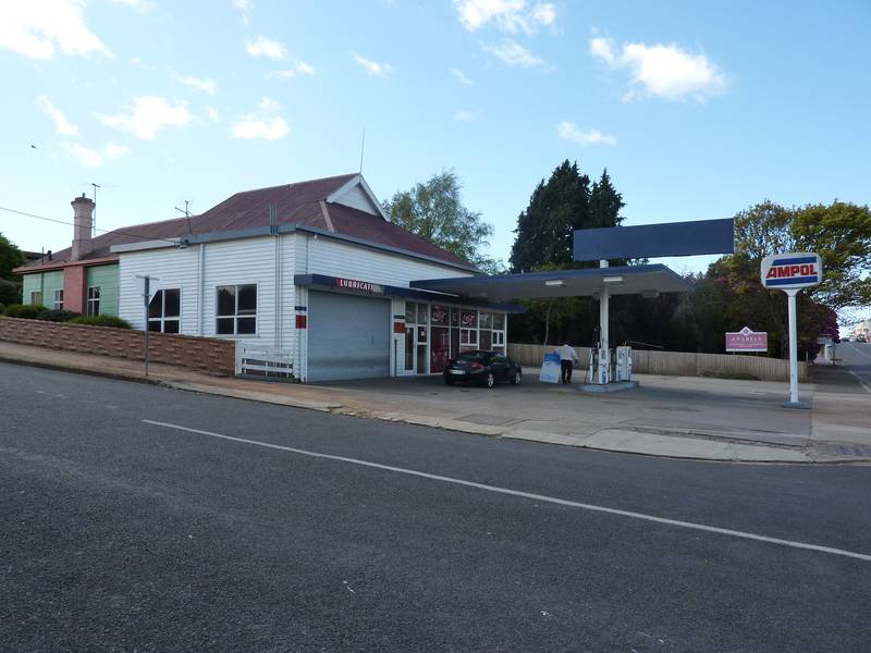 3 Bedroom House/Service Station Picture 2