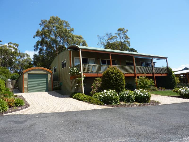 Panoramic Views - Relaxed Living! Picture 1