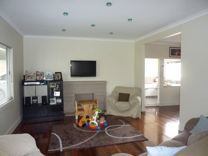 Modern Renovation - Central Position Picture 3