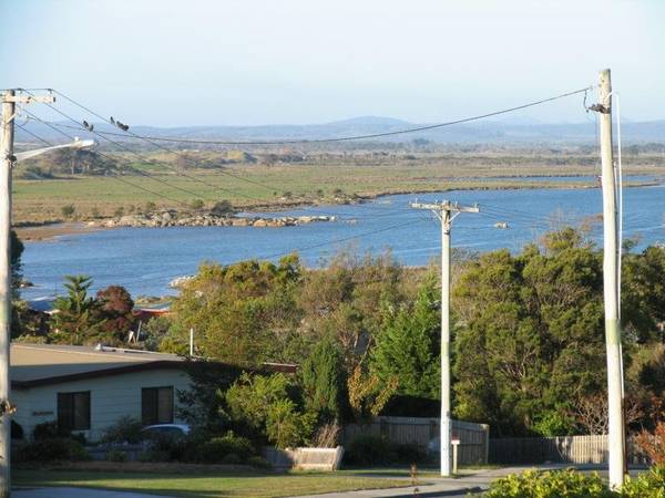 Charming Cedar Cottage Picture 2