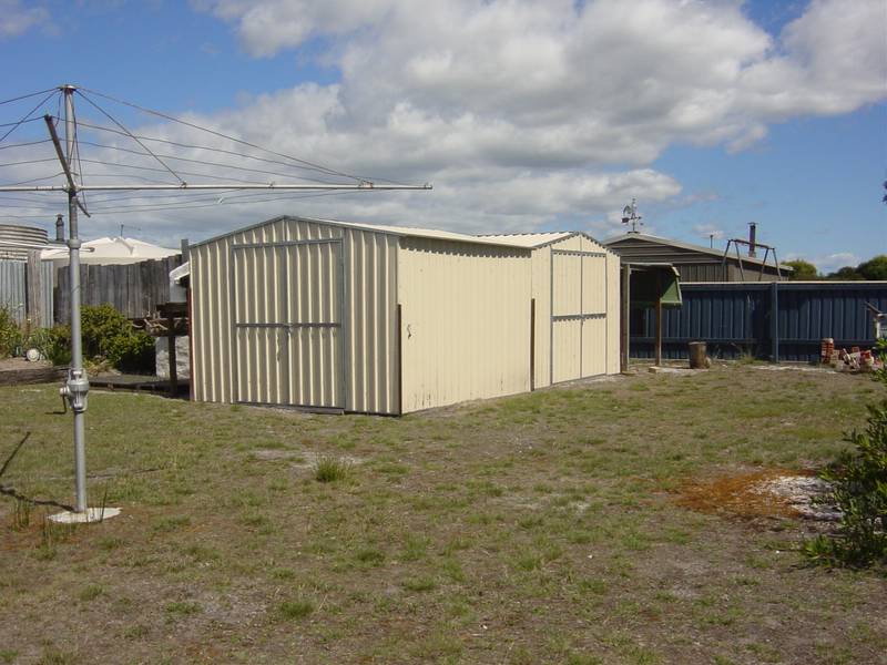 Move Straight In - Fully Furnished! Picture 3