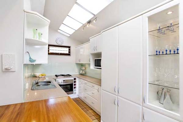 Versatile terrace in prestigious setting - north facing rear Picture 2