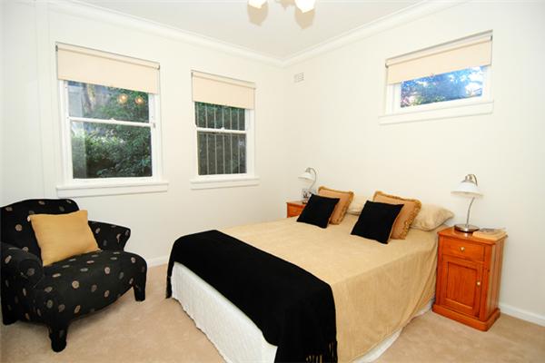 Large 2 bedroom garden apartment available to lease 11th June! Picture 2