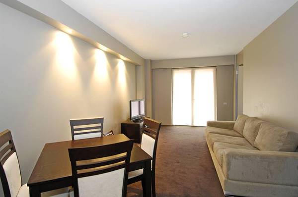 Executive penthouse level apartment Picture 1
