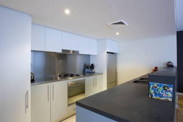 Sophisticated contemporary penthouse Picture 3