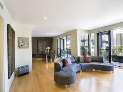 Sophisticated contemporary penthouse Picture