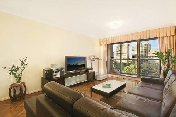 Sophisticated City Living - 'Regency Hyde Park' Picture 2