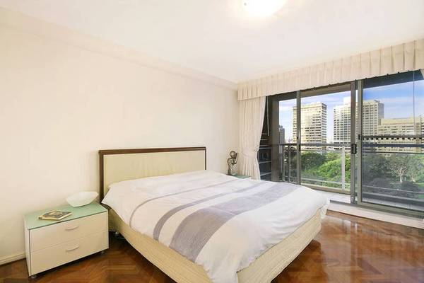 Sophisticated City Living - 'Regency Hyde Park' Picture 3