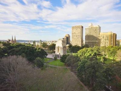 Sophisticated City Living - 'Regency Hyde Park' Picture