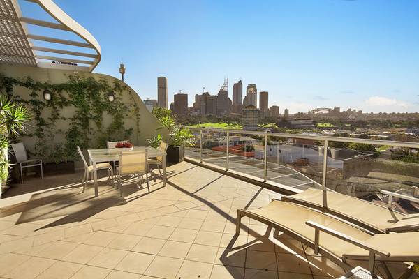 'Marquis' - Breathtaking harbour-view penthouse Picture 1