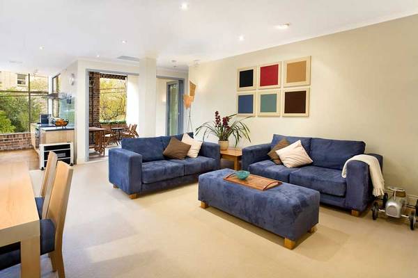 'City Mews' sophisticated warehouse apartment Picture 1