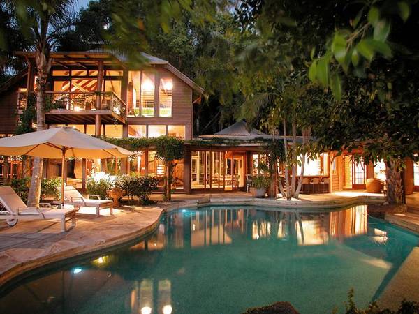 Architectural masterpiece were the outdoor comes inside. Picture 1