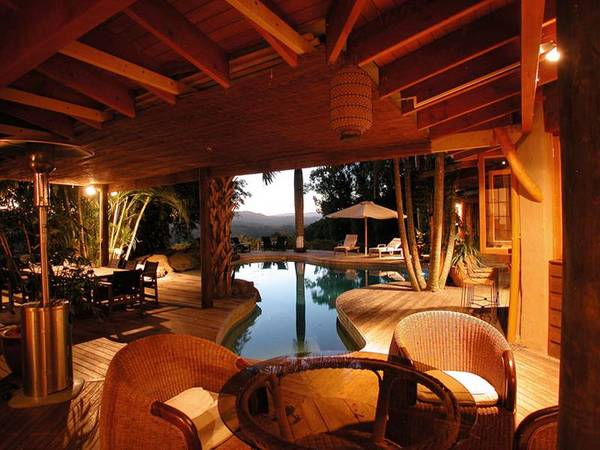 Architectural masterpiece were the outdoor comes inside. Picture 2