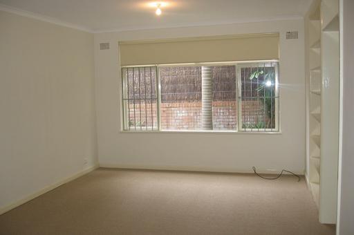 Spacious, modern, ground floor 3 bedroom apartment available to lease now! Picture 3