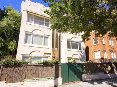 Sophisticated Art Deco in a prime locale Picture