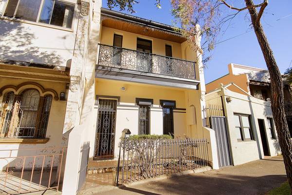 Charming, spacious and versatile freestanding terrace Picture 1