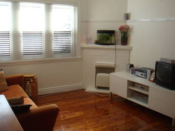 Huge modern sun filled 2 bedroom plus sunroom security apartment.
Available 20th September Picture 1