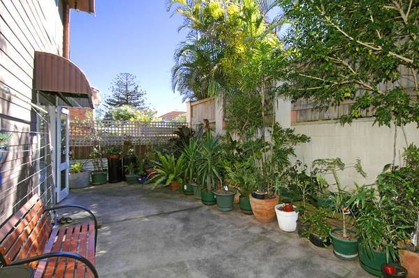 Charming, spacious and versatile terrace Picture 2