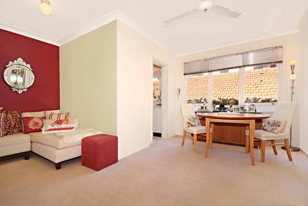 Beautiful Art Dec studio apartment set in the heart of Rushcutters Bay.
Available 1st September Picture 3