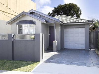 Stylish parkside contemporary family home Picture