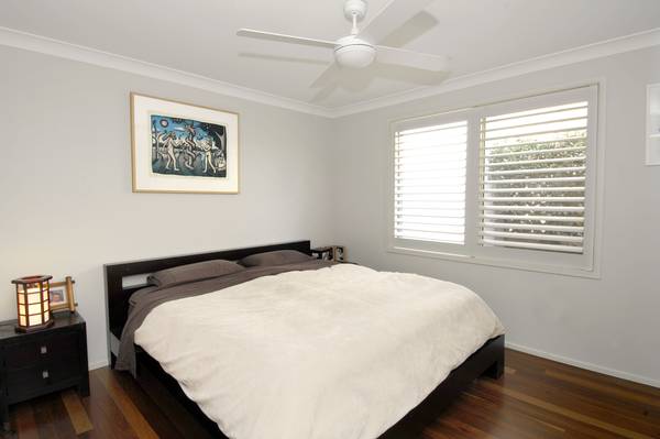 Stylish parkside contemporary family home Picture 3