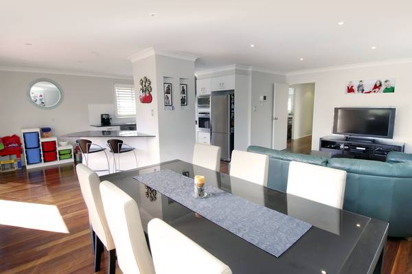 Stylish parkside contemporary family home Picture 2