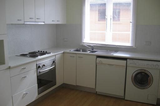 Large 2 bedroom renovated apartment.
Available 4th October! Picture 1