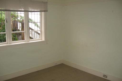 Large 2 bedroom renovated apartment.
Available 4th October! Picture 2